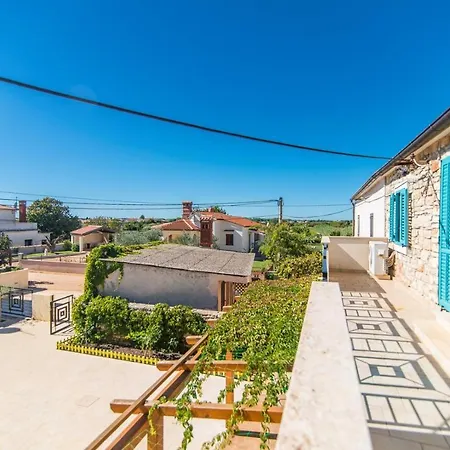 Casa Dina Valbandon Fondole