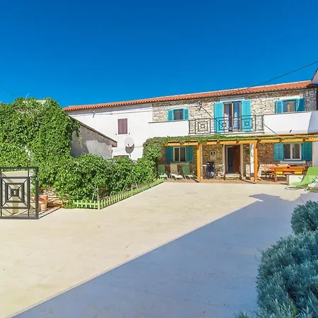 Casa Dina Valbandon *