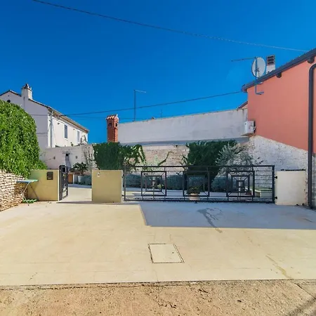 Holiday home Casa Dina Valbandon Fondole