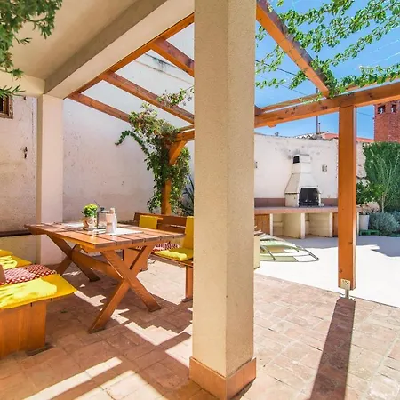Casa Dina Valbandon Casa de Férias *