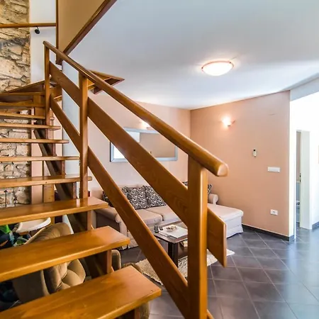 Casa Dina Valbandon Holiday home
