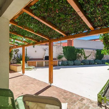 Holiday home Casa Dina Valbandon Fondole