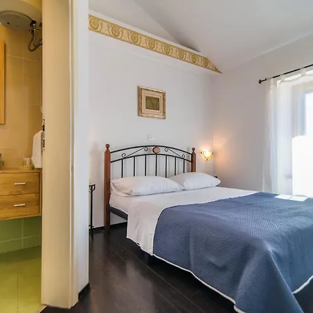 Casa Dina Valbandon