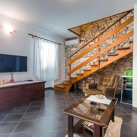 Holiday home Casa Dina Valbandon Fondole